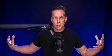 ‘Violation’: Russian-paid MAGA host melts down — over influencers getting foreign cash