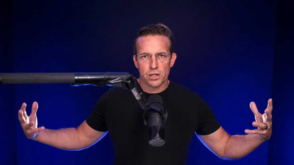 ‘Violation’: Russian-paid MAGA host melts down — over influencers getting foreign cash