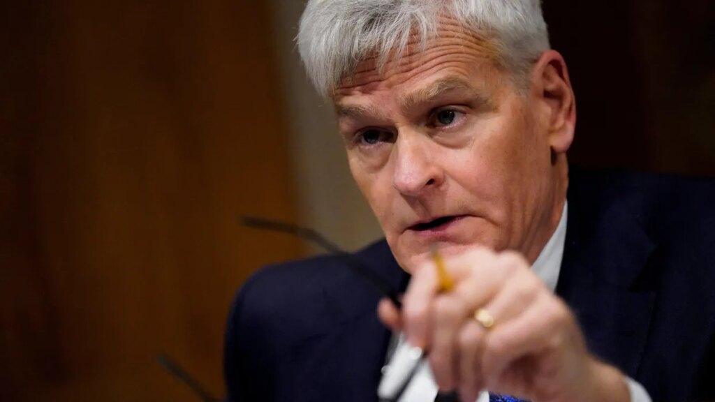 ‘Red alert’: Senate Republican declares five-alarm fire over GOP gov’s election meddling