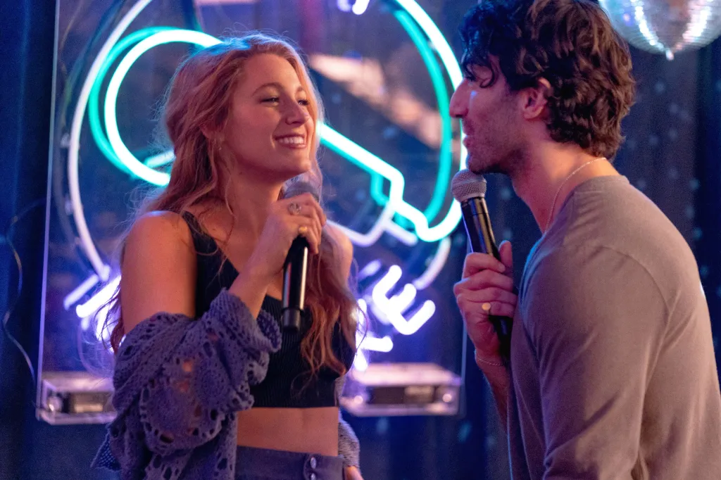 Blake Lively and Justin Baldoni singing karaoke in 