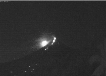 Bright Green Fireball Meteor Streaks Past Erupting Volcano in Stunning Video