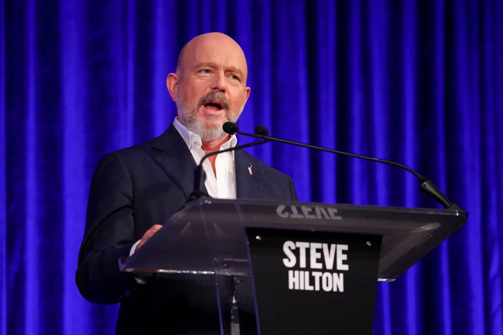 Steve Hilton speaking at a debate for governor of California.