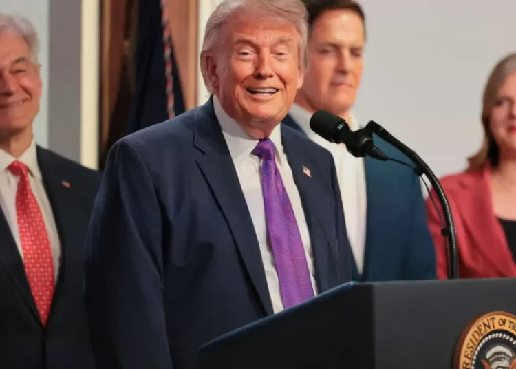 Speculation swirls over ‘graphic’ new image of Trump’s hand: ‘Downright nauseating’