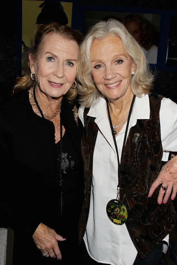 Juliet Mills and Hayley Mills smiling at the Chiller Theatre Expo.