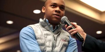 ‘Grifting opportunist’ MAGA influencer registers as foreign agent