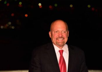 CNBC’s Jim Cramer struggles to explain Trump’s suspicious stock trade
