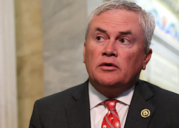 ‘That’s not what I hear’: James Comer flees when confronted on Trump’s words on economy