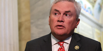 ‘That’s not what I hear’: James Comer flees when confronted on Trump’s words on economy