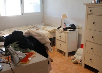Dear Abby: My son’s cluttered home makes me too uncomfortable to visit