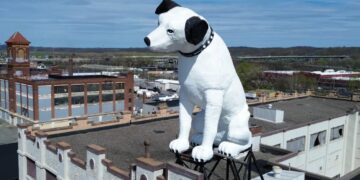 Future of beloved 28-foot-tall dog statue named ‘Nipper’ on a NY warehouse is up in the air