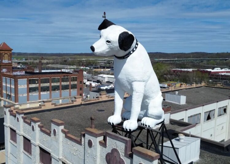Future of beloved 28-foot-tall dog statue named ‘Nipper’ on a NY warehouse is up in the air
