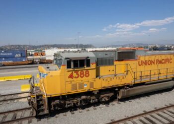 6 people found dead inside Texas railroad boxcar