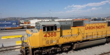 6 people found dead inside Texas railroad boxcar