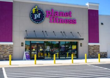 Woman claims gym membership canceled after Planet Fitness worker labeled her ‘transphobic’ for reporting man in locker room