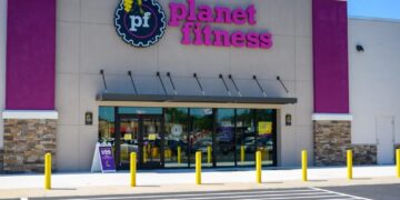 Woman claims gym membership canceled after Planet Fitness worker labeled her ‘transphobic’ for reporting man in locker room
