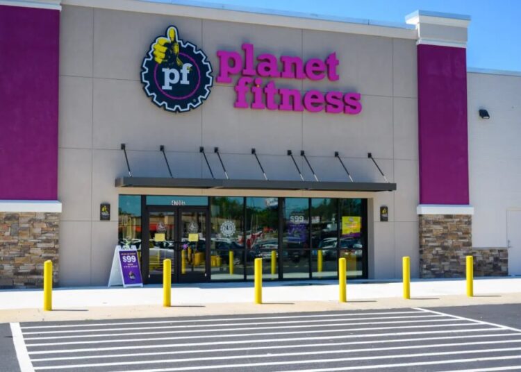 Woman claims gym membership canceled after Planet Fitness worker labeled her ‘transphobic’ for reporting man in locker room