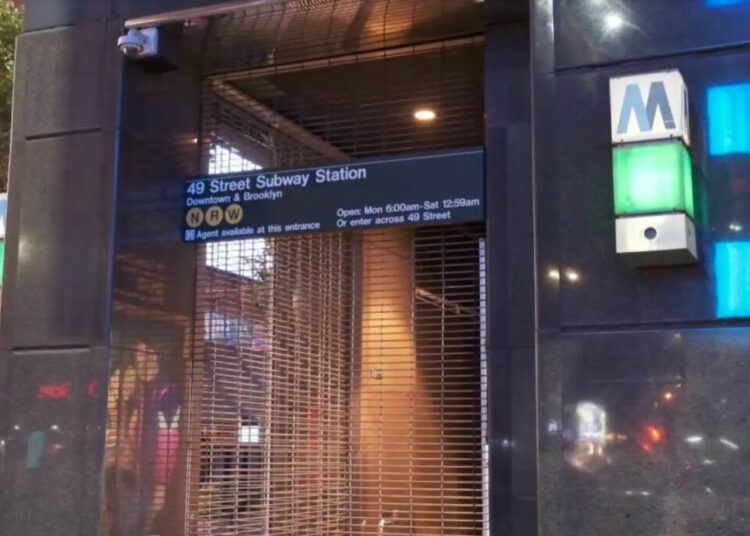 Stranger with face tattoo slashes straphanger during clash in NYC subway station: cops, sources