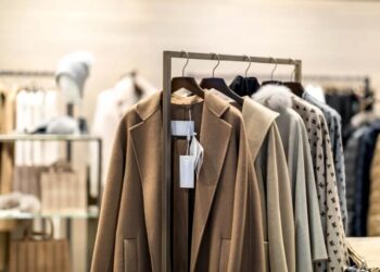 California shopper sues fashion retailer for too many early promo texts – now she wants every American to join her class action