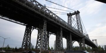 14-year-old killed, another teen critical after Williamsburg Bridge subway surfing stunt