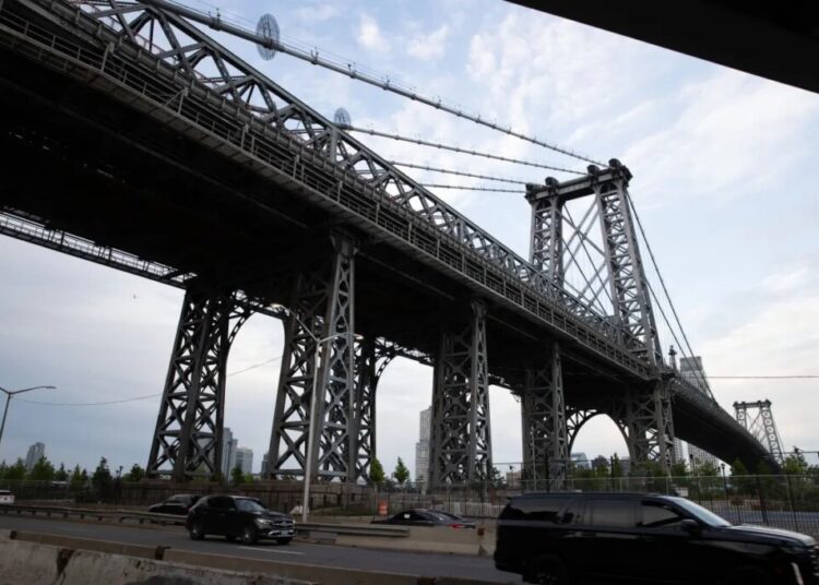 14-year-old killed, another teen critical after Williamsburg Bridge subway surfing stunt