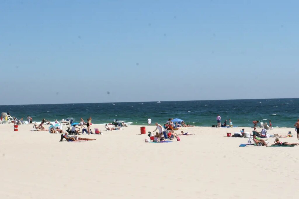 Unique phenomenon causing Jersey Shore beaches to resemble tropical waters