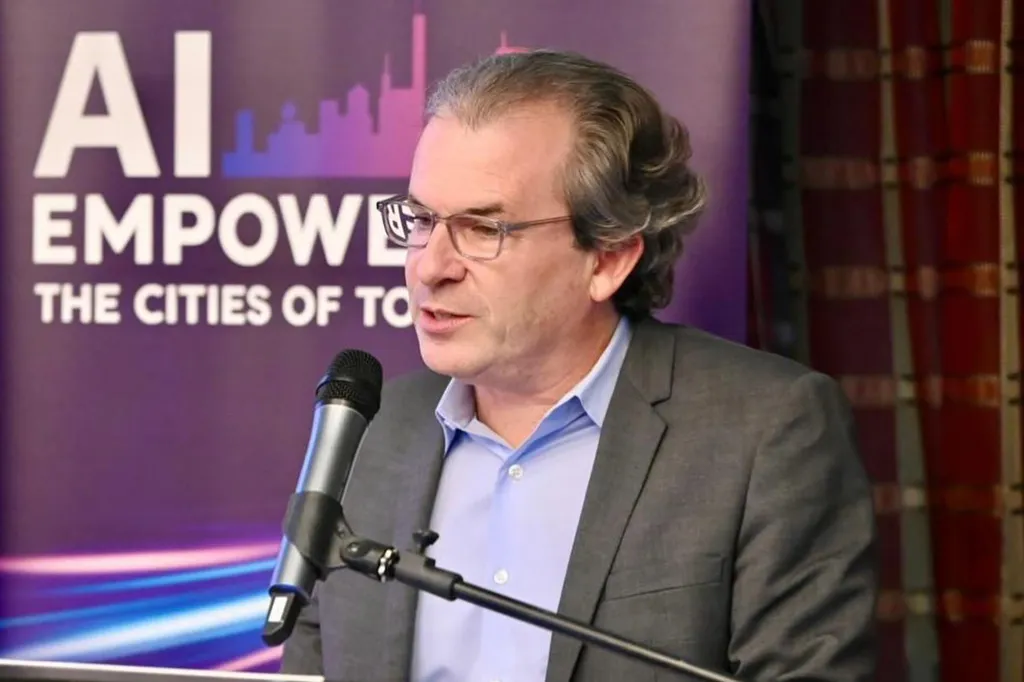Daniel Rosen, President of the American Jewish Congress, speaking at a microphone.