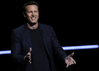 Paramount CEO David Ellison to Receive $150 Million in Cash and Stock Tied to Warner Bros. Merger Closing