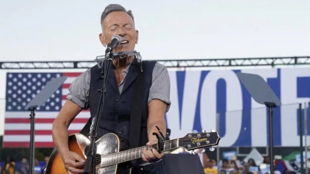 Mockery as video shows big-name Republican hit with ‘brutal’ snub from rock legend