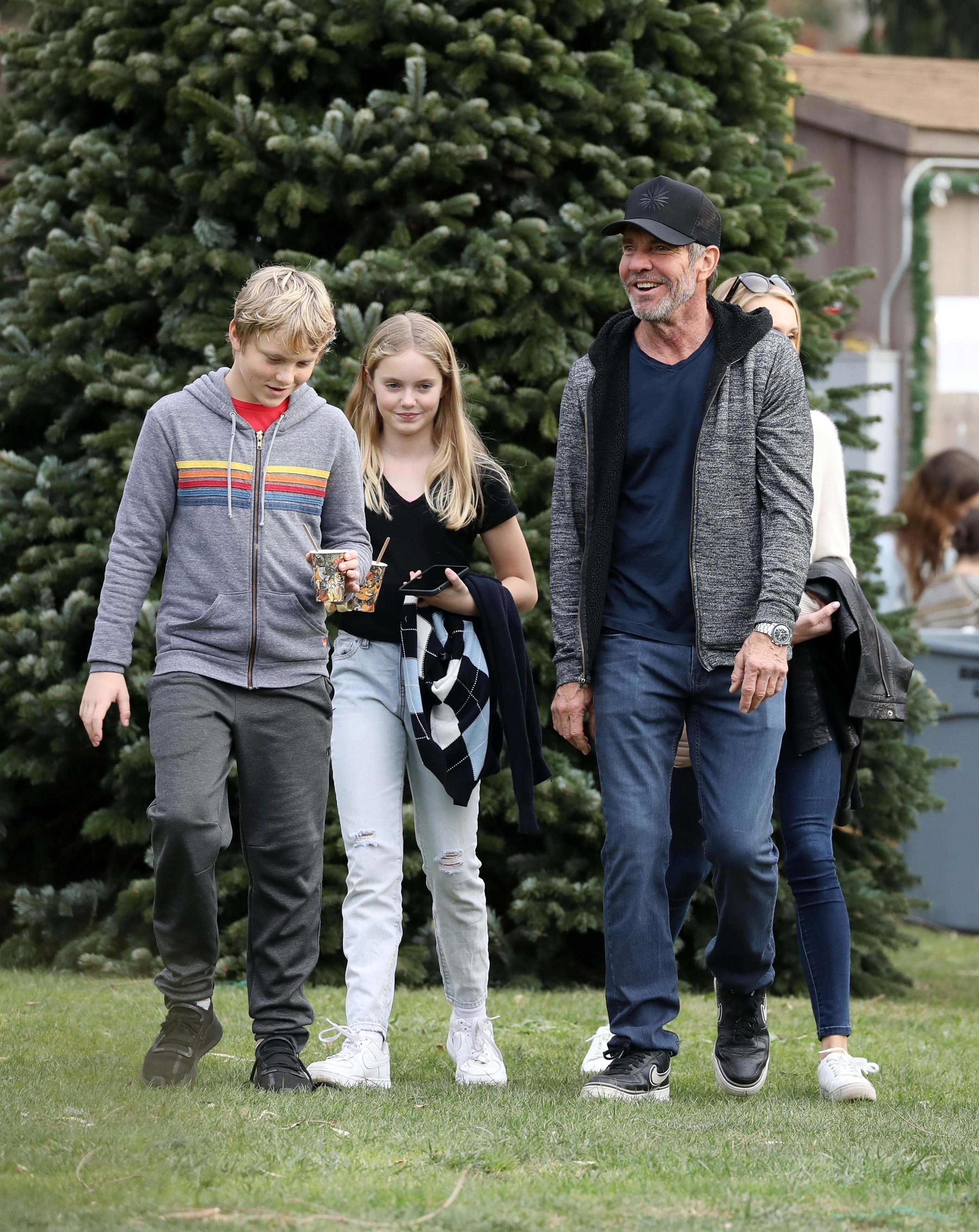 Dennis Quaid with fiancee Laura Savoie and his kids Zoe and Thomas in December 2019