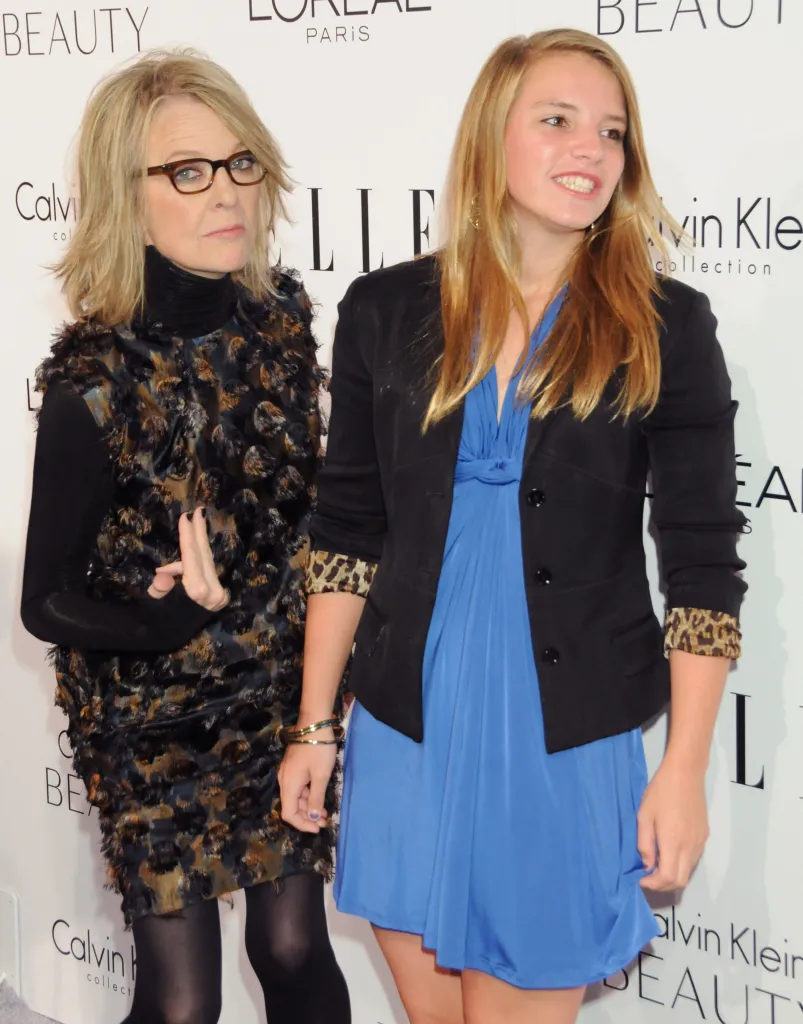 Diane Keaton and her daughter posing at an ELLE event.