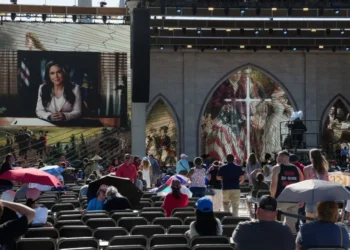 Trump ‘humiliated’ as his speech plays to empty seats at free event: report