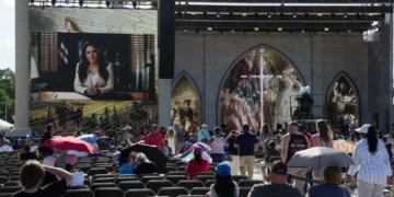 Trump ‘humiliated’ as his speech plays to empty seats at free event: report