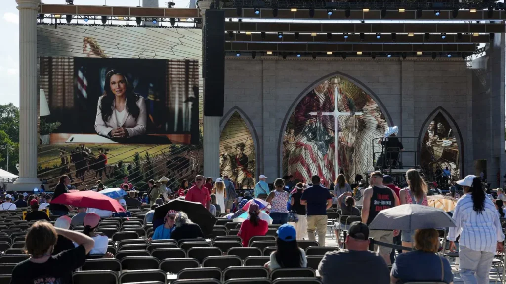 Trump ‘humiliated’ as his speech plays to empty seats at free event: report