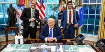 Trump’s ‘monstrosity’ of an Arlington plan crashes into thousands of furious veterans