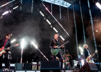 This Stoner Rock Band Helped a Legendary SNL Cast Member Revive an Iconic Character During Their Musical Guest Performance