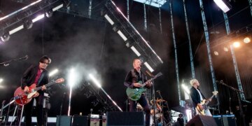 This Stoner Rock Band Helped a Legendary SNL Cast Member Revive an Iconic Character During Their Musical Guest Performance