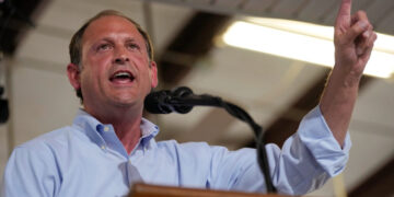 Trump shakes up Kentucky Senate race with endorsement of Rep. Andy Barr