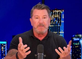 Trump voter turns on president during call to MAGA network: ‘I’m being lied to’