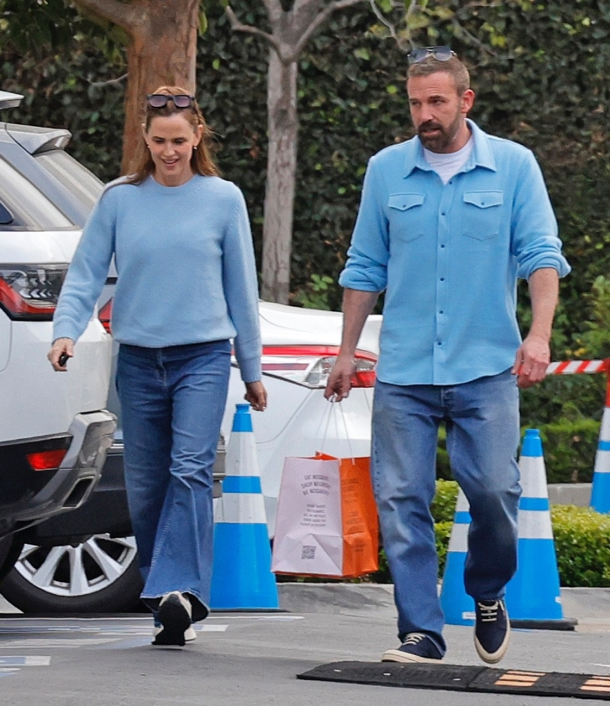 Jennifer Garner and Ben Affleck wearing matching blue sweaters and jeans.
