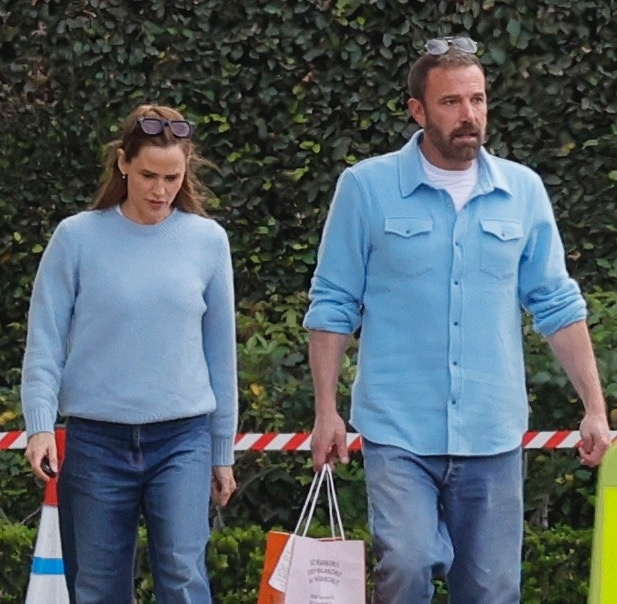 Jennifer Garner and Ben Affleck matching in blue sweaters and jeans.