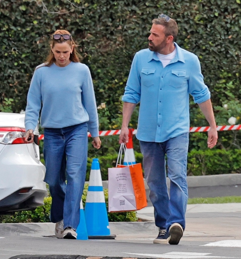 Jennifer Garner and Ben Affleck wearing matching blue sweaters and jeans.