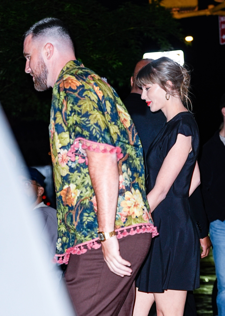 Taylor Swift and Travis Kelce arrive at Sartiano's for a date night in NYC.