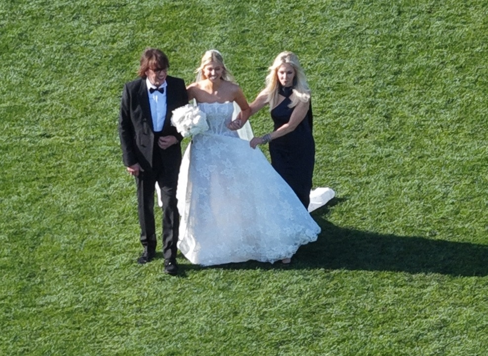 Ava Locklear walking down the aisle with Richie Sambora and Heather Locklear.