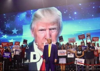 Trump under pressure to give bitter enemy top job