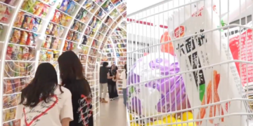 Inside the World’s Largest Snack Store, With 35,000 Treats From 70 Countries