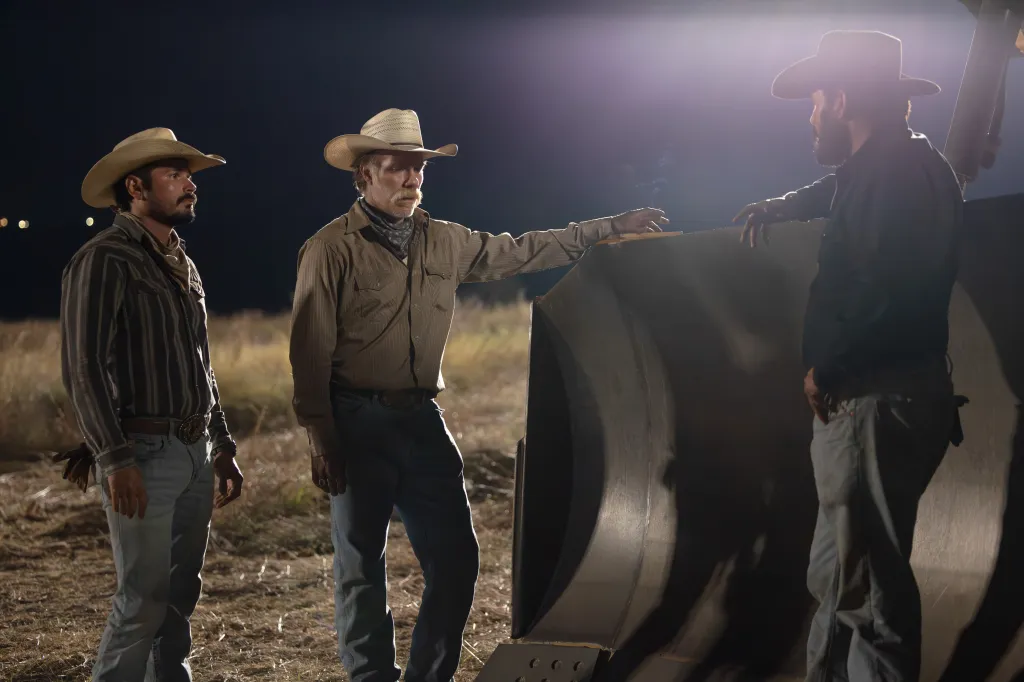 J.R. Villarreal as Azul, Marc Menchaca as Zachariah, and Cole Hauser as Rip Wheeler talking at night.
