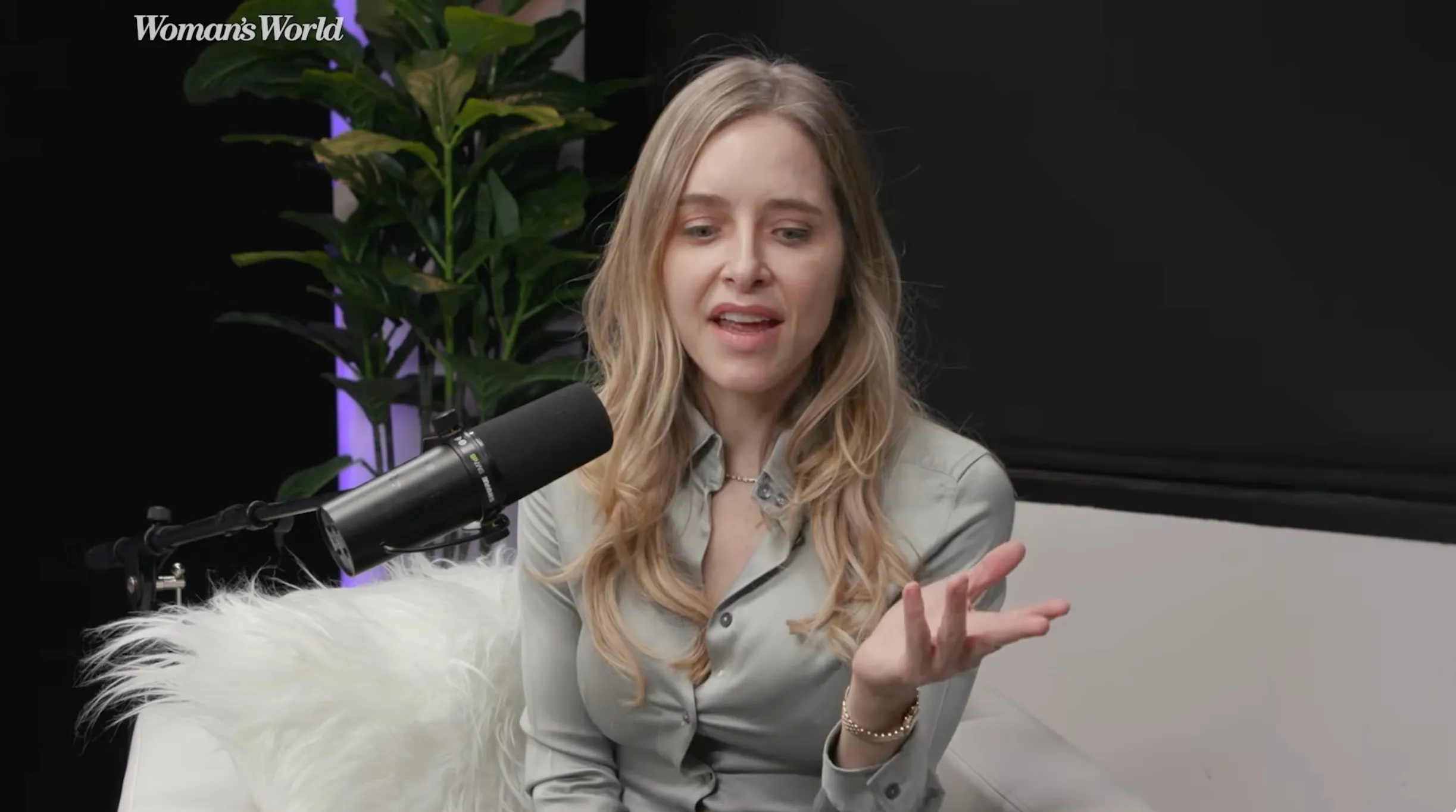 Jenny Mollen speaking into a microphone.