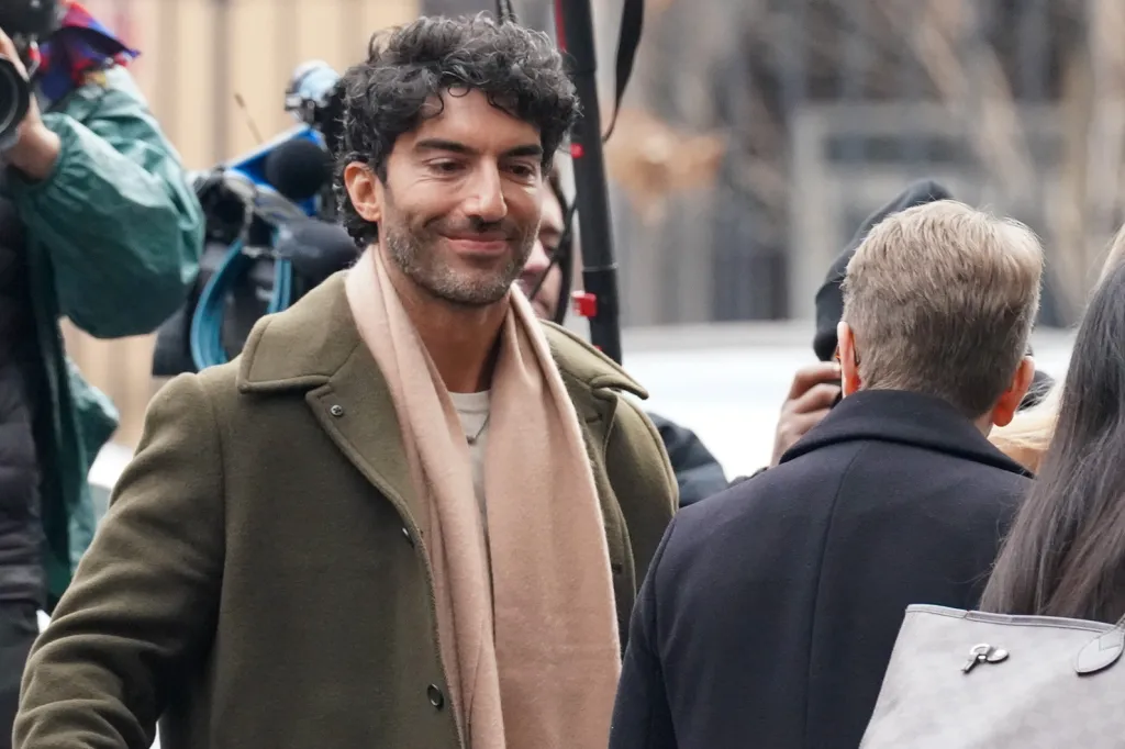Justin Baldoni smiling while arriving at Federal Court.