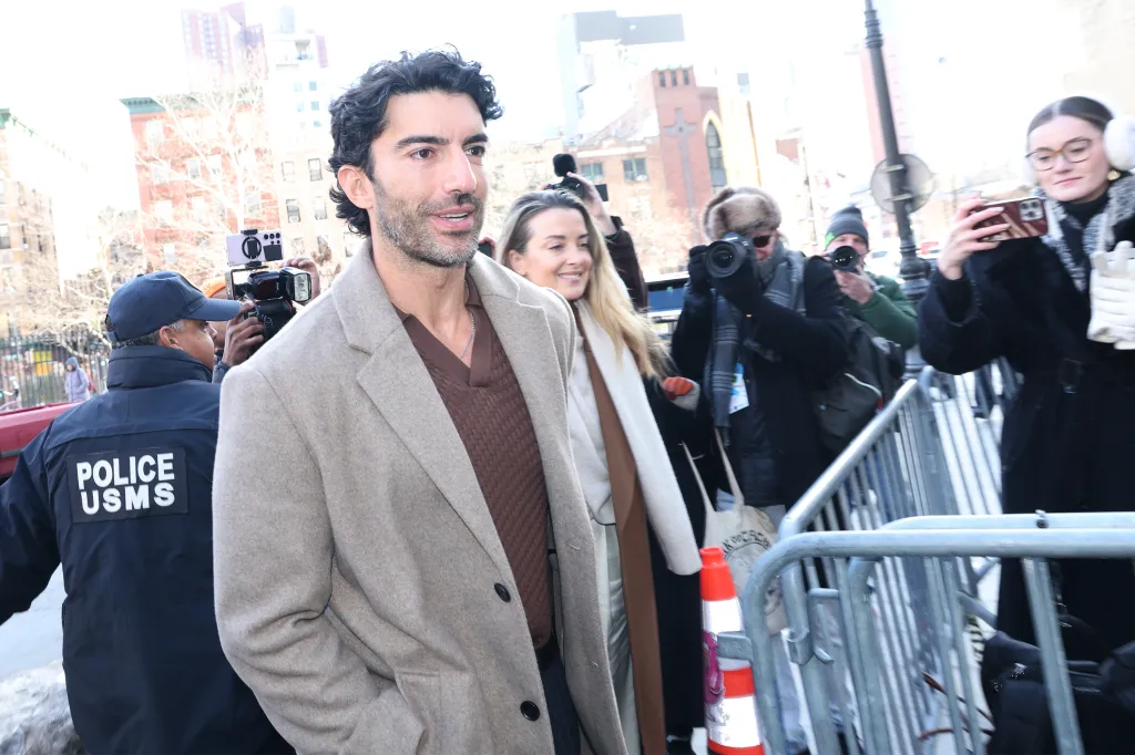 Justin Baldoni going into Federal Court in Manhattan surrounded by photographers.