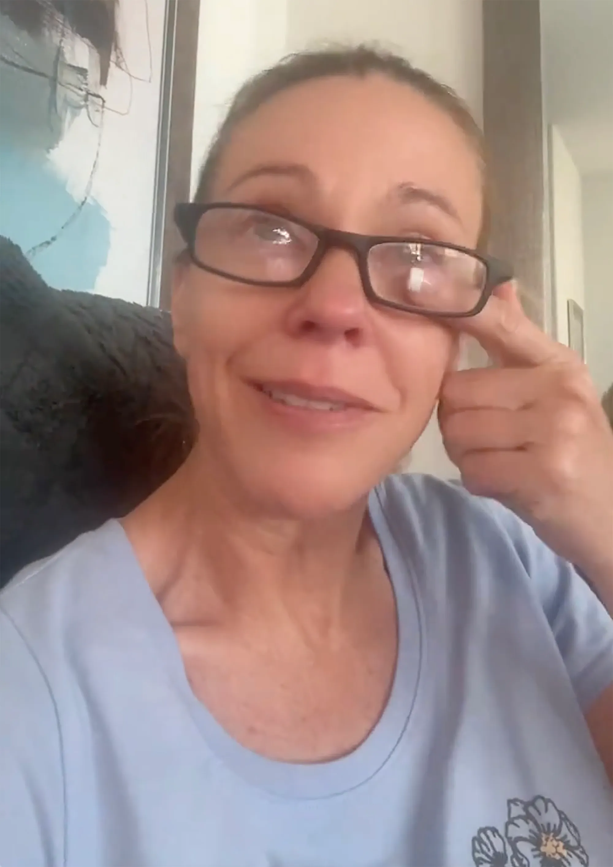 Kate Gosselin crying in a light blue t-shirt and glasses.